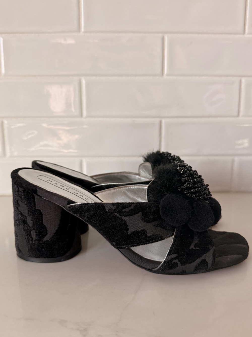 Marc Jacobs Women's Aurora Pompom Mule sandals in black size 36 - Picture 2 of 8